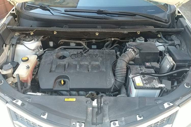 Used Toyota RAV4 2013 2.0L CVT Two-Wheel Drive Urban Edition Engine Bay