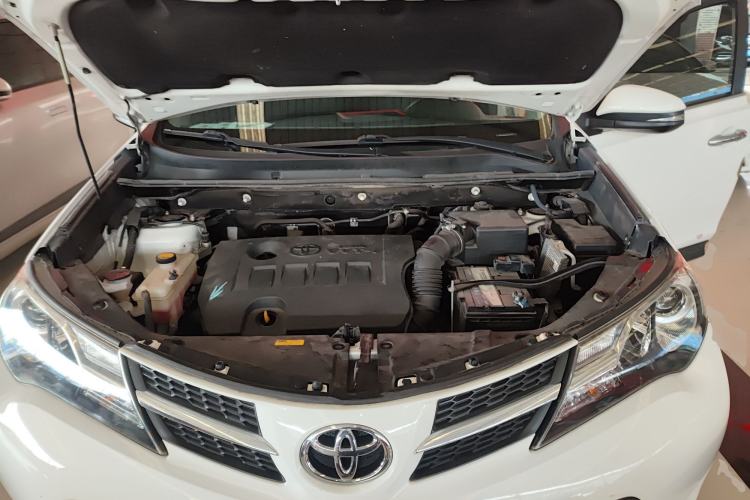 Used Toyota RAV4 2013 2.0L CVT Four-Wheel Drive New Edition Engine Bay