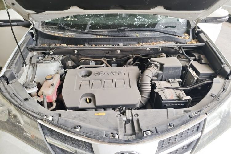 Used Toyota RAV4 2013 2.0L CVT Four-Wheel Drive New Edition Engine Bay