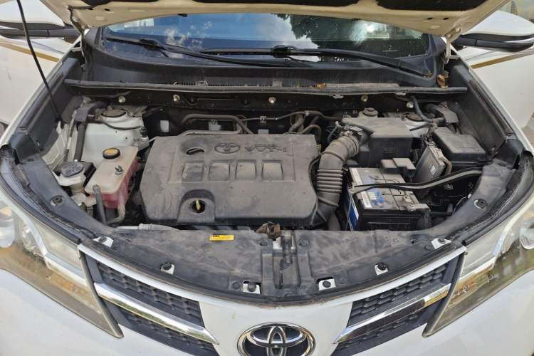 Used Toyota RAV4 2013 2.0L CVT Four-Wheel Drive New Edition Engine Bay
