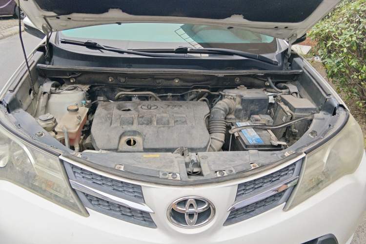 Used Toyota RAV4 2013 2.0L CVT Two-Wheel Drive Urban Edition Engine Bay