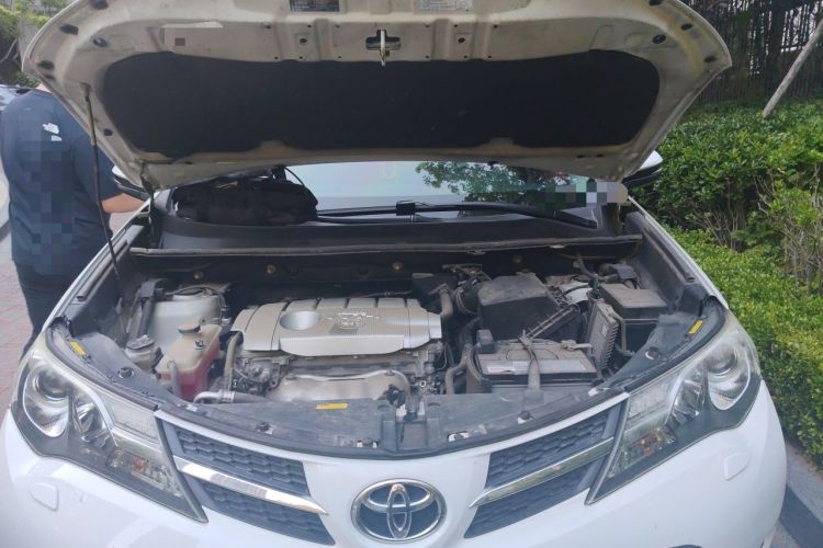Used Toyota RAV4 2013 2.5L Automatic 4x4 Elite Edition Engine Bay