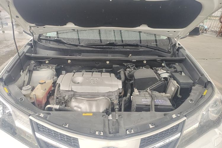 Used Toyota RAV4 2013 2.5L Automatic 4x4 Elite Edition Engine Bay