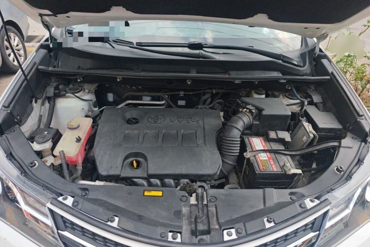 Used Toyota RAV4 2013 2.0L CVT Four-Wheel Drive Fashion Edition Engine Bay