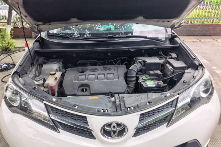 Used Toyota RAV4 2013 2.0L CVT Four-Wheel Drive New Edition Engine Bay