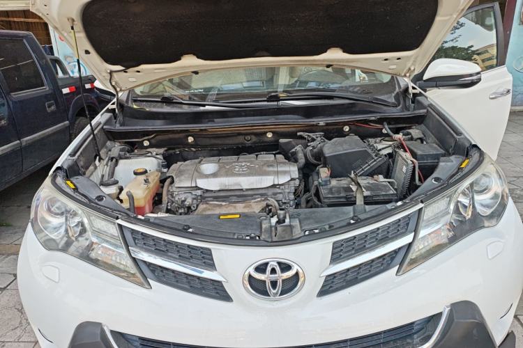 Used Toyota RAV4 2013 2.5L Automatic 4x4 Elite Edition Engine Bay