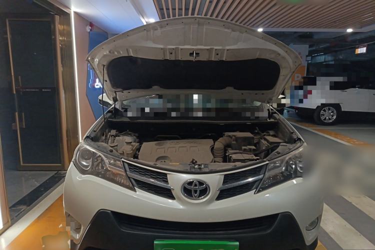 Used Toyota RAV4 2013 2.0L CVT Four-Wheel Drive Fashion Edition Engine Bay