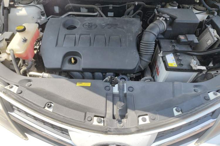 Used Toyota RAV4 2013 2.0L CVT Four-Wheel Drive Fashion Edition Engine Bay