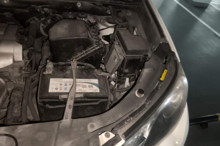 Used Toyota RAV4 2013 2.5L Automatic 4x4 Elite Edition Engine Bay Left