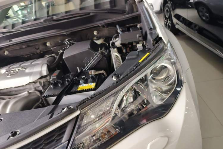 Used Toyota RAV4 2013 2.5L Automatic 4x4 Elite Edition Engine Bay Left