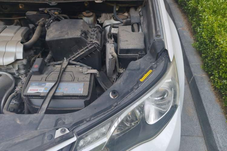 Used Toyota RAV4 2013 2.5L Automatic 4x4 Elite Edition Engine Bay Left