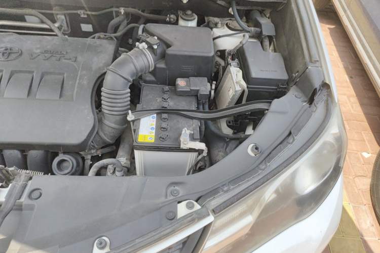 Used Toyota RAV4 2013 2.0L CVT Four-Wheel Drive Fashion Edition Engine Bay Left