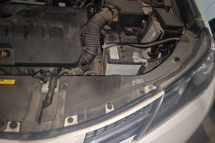 Used Toyota RAV4 2013 2.0L CVT Two-Wheel Drive Urban Edition Engine Bay Left