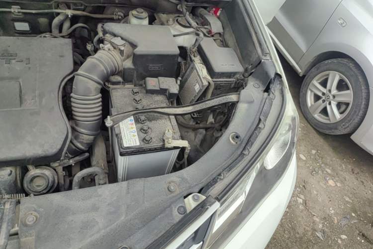 Used Toyota RAV4 2013 2.0L CVT Four-Wheel Drive Fashion Edition Engine Bay Left