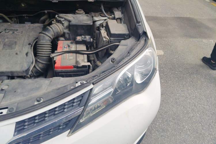 Used Toyota RAV4 2013 2.0L CVT Four-Wheel Drive Fashion Edition Engine Bay Left