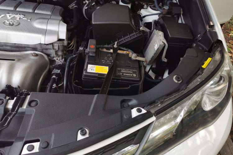 Used Toyota RAV4 2013 2.5L Automatic 4x4 Elite Edition Engine Bay Left
