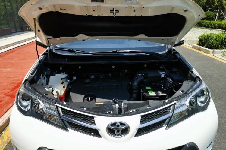Used Toyota RAV4 2013 2.0L CVT Two-Wheel Drive Urban Edition Engine Bay