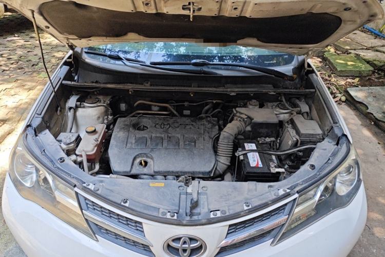 Used Toyota RAV4 2013 2.0L CVT Two-Wheel Drive Urban Edition Engine Bay