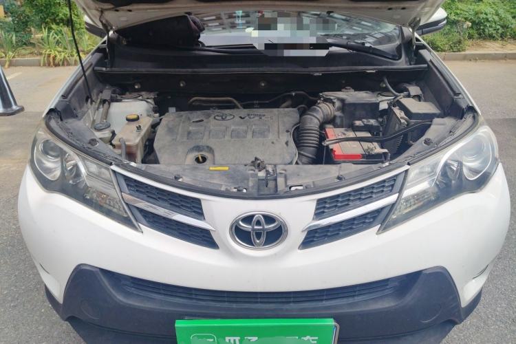 Used Toyota RAV4 2013 2.0L CVT Four-Wheel Drive Fashion Edition Engine Bay