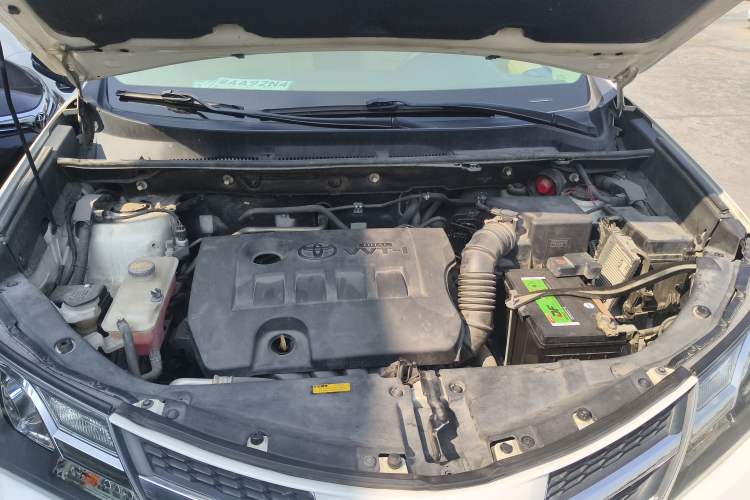 Used Toyota RAV4 2013 2.0L CVT Four-Wheel Drive Fashion Edition Engine Bay