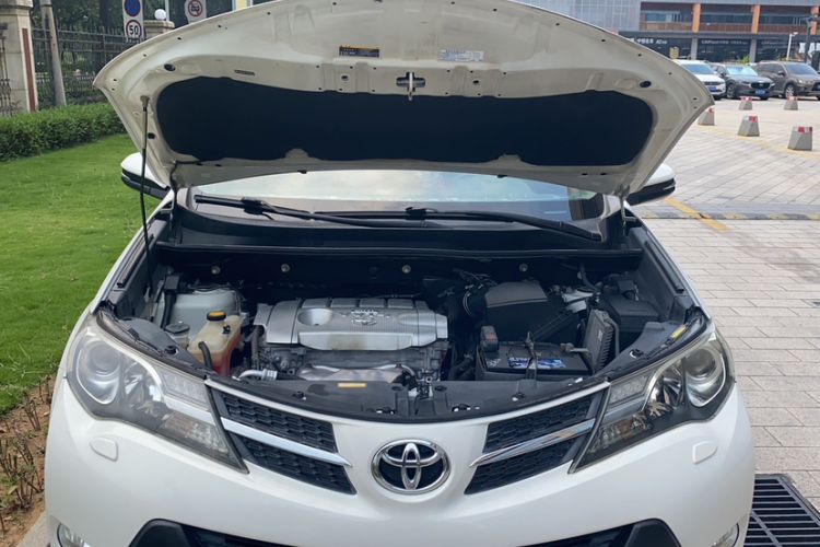 Used Toyota RAV4 2013 2.5L Automatic 4x4 Elite Edition Engine Bay
