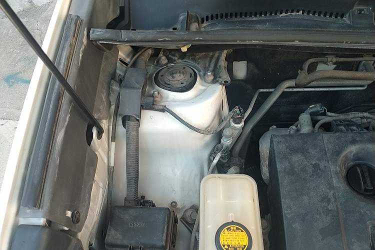 Used Toyota RAV4 2013 2.0L CVT Two-Wheel Drive Urban Edition Engine Bay Right