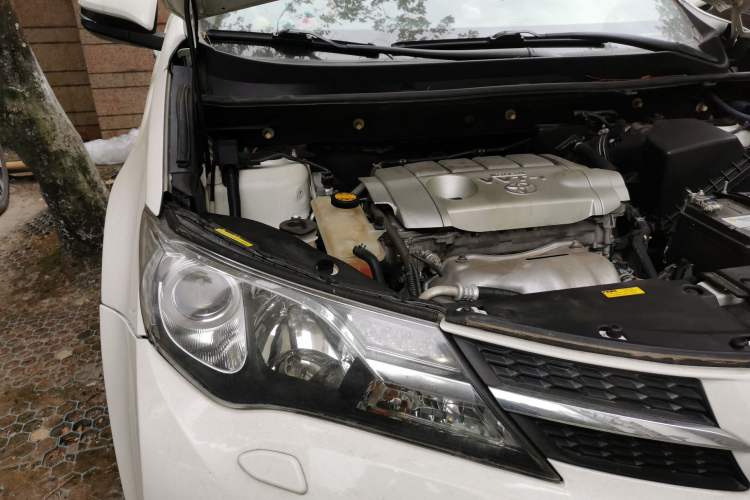 Used Toyota RAV4 2013 2.5L Automatic 4x4 Elite Edition Engine Bay Right
