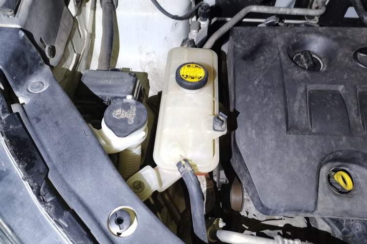 Used Toyota RAV4 2013 2.0L CVT Two-Wheel Drive Urban Edition Engine Bay Right