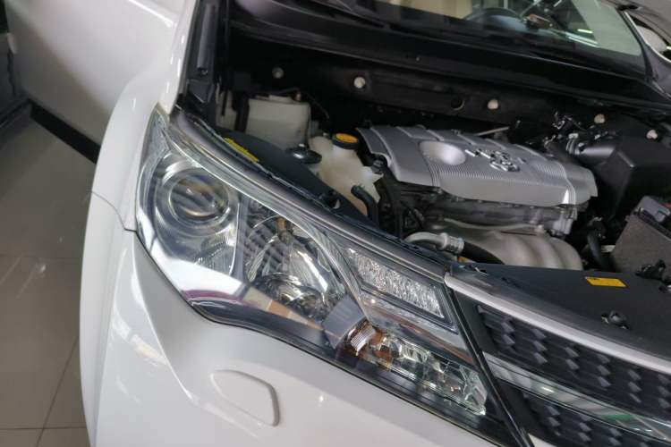 Used Toyota RAV4 2013 2.5L Automatic 4x4 Elite Edition Engine Bay Right