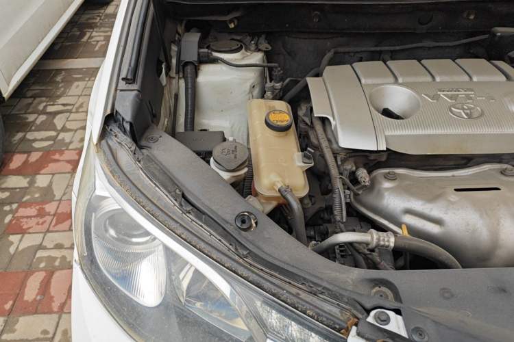 Used Toyota RAV4 2013 2.5L Automatic 4x4 Elite Edition Engine Bay Right