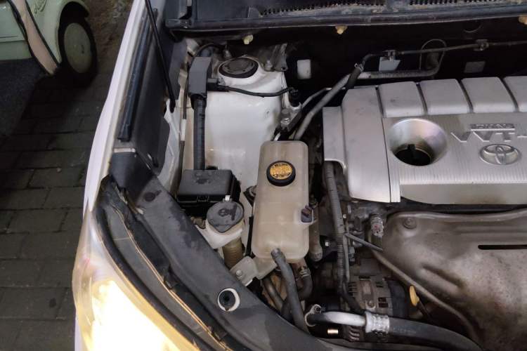 Used Toyota RAV4 2013 2.5L Automatic 4x4 Elite Edition Engine Bay Right