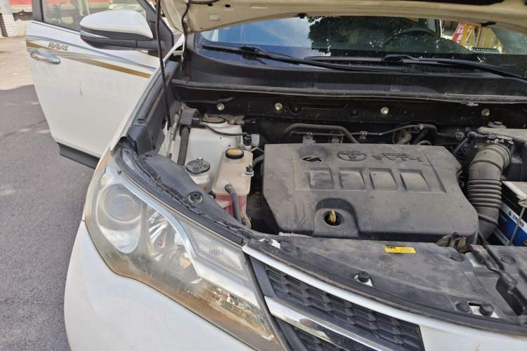 Used Toyota RAV4 2013 2.0L CVT Four-Wheel Drive New Edition Engine Bay Right