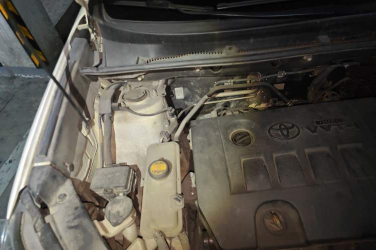 Used Toyota RAV4 2013 2.0L CVT Two-Wheel Drive Urban Edition Engine Bay Right