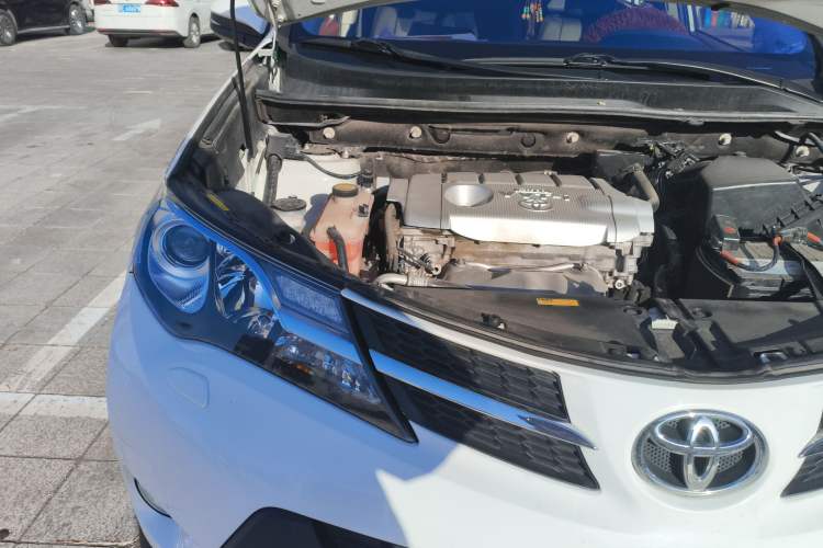 Used Toyota RAV4 2013 2.5L Automatic 4x4 Luxury Edition Engine Bay Right