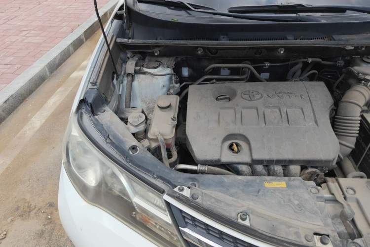 Used Toyota RAV4 2013 2.0L CVT Four-Wheel Drive Fashion Edition Engine Bay Right