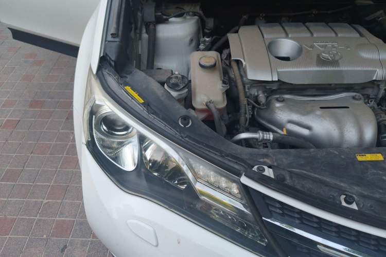 Used Toyota RAV4 2013 2.5L Automatic 4x4 Elite Edition Engine Bay Right