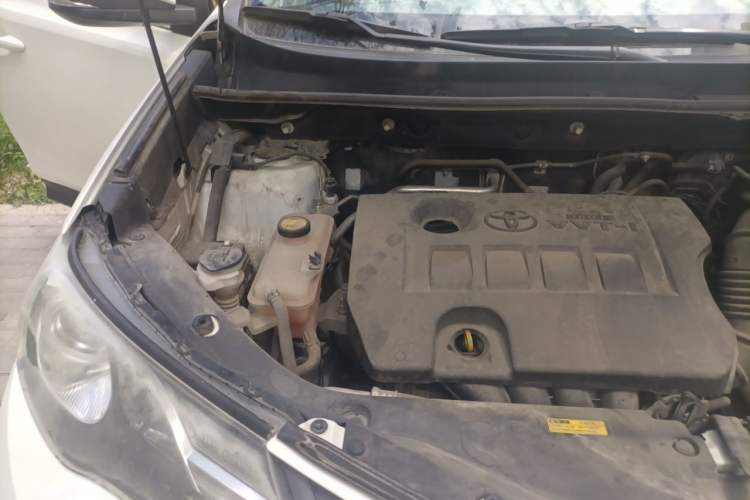Used Toyota RAV4 2013 2.0L CVT Four-Wheel Drive Fashion Edition Engine Bay Right