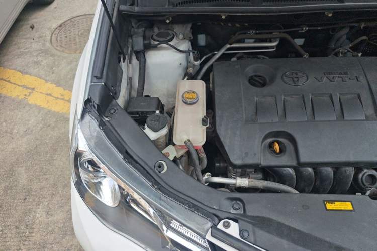 Used Toyota RAV4 2013 2.0L CVT Four-Wheel Drive Fashion Edition Engine Bay Right