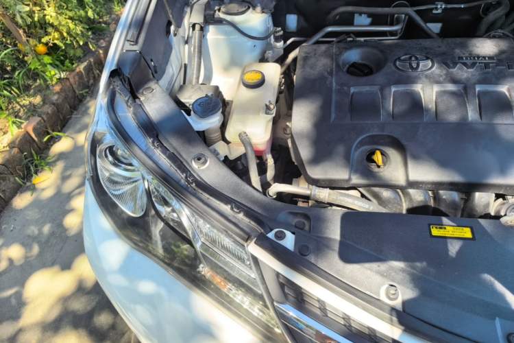 Used Toyota RAV4 2013 2.0L CVT Four-Wheel Drive New Edition Engine Bay Right
