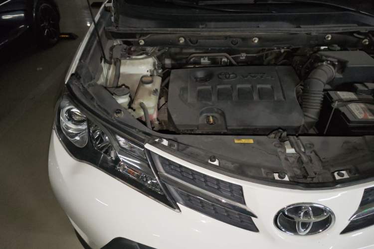 Used Toyota RAV4 2013 2.0L CVT Two-Wheel Drive Urban Edition Engine Bay Right