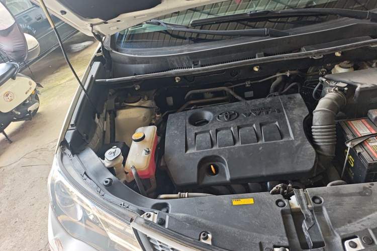 Used Toyota RAV4 2013 2.0L CVT Two-Wheel Drive Urban Edition Engine Bay Right
