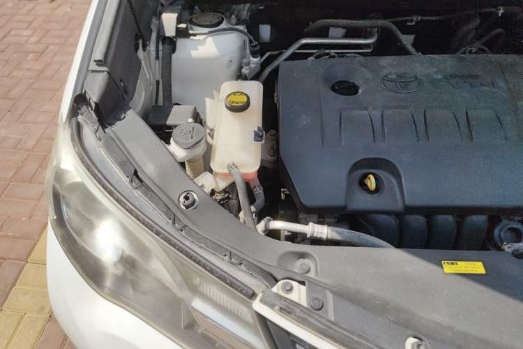 Used Toyota RAV4 2013 2.0L CVT Four-Wheel Drive Fashion Edition Engine Bay Right