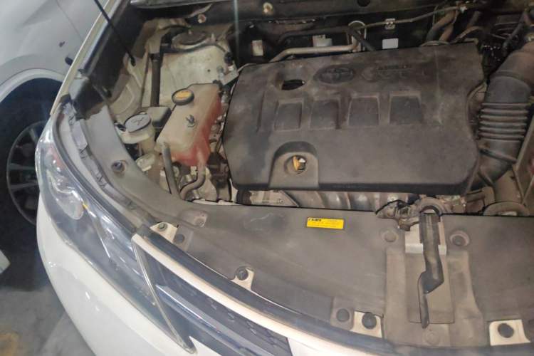Used Toyota RAV4 2013 2.0L CVT Two-Wheel Drive Urban Edition Engine Bay Right