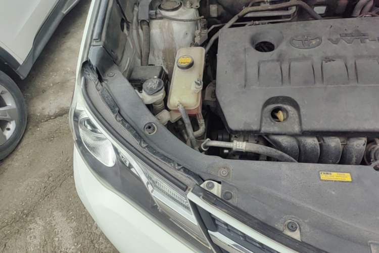 Used Toyota RAV4 2013 2.0L CVT Four-Wheel Drive Fashion Edition Engine Bay Right