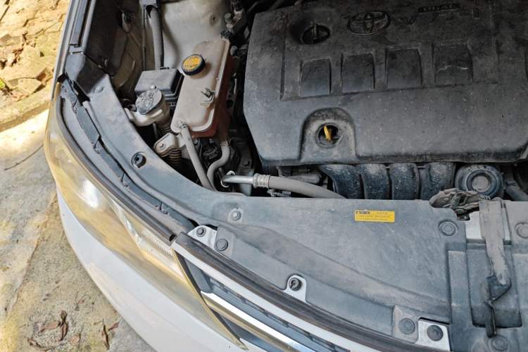 Used Toyota RAV4 2013 2.0L CVT Two-Wheel Drive Urban Edition Engine Bay Right