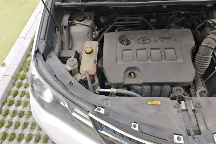 Used Toyota RAV4 2013 2.0L CVT Two-Wheel Drive Urban Edition Engine Bay Right