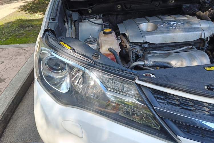 Used Toyota RAV4 2013 2.5L Automatic 4x4 Elite Edition Engine Bay Right