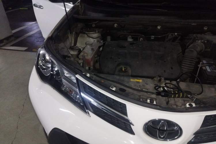 Used Toyota RAV4 2013 2.0L CVT Four-Wheel Drive New Edition Engine Bay Right