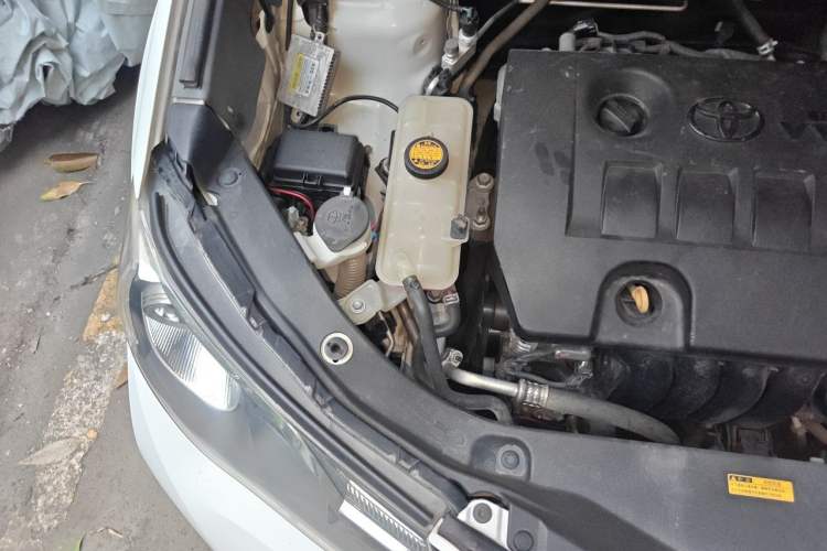 Used Toyota RAV4 2013 2.0L CVT Two-Wheel Drive Urban Edition Engine Bay Right