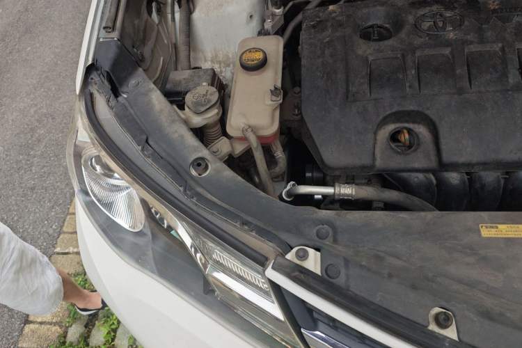 Used Toyota RAV4 2013 2.0L CVT Four-Wheel Drive New Edition Engine Bay Right